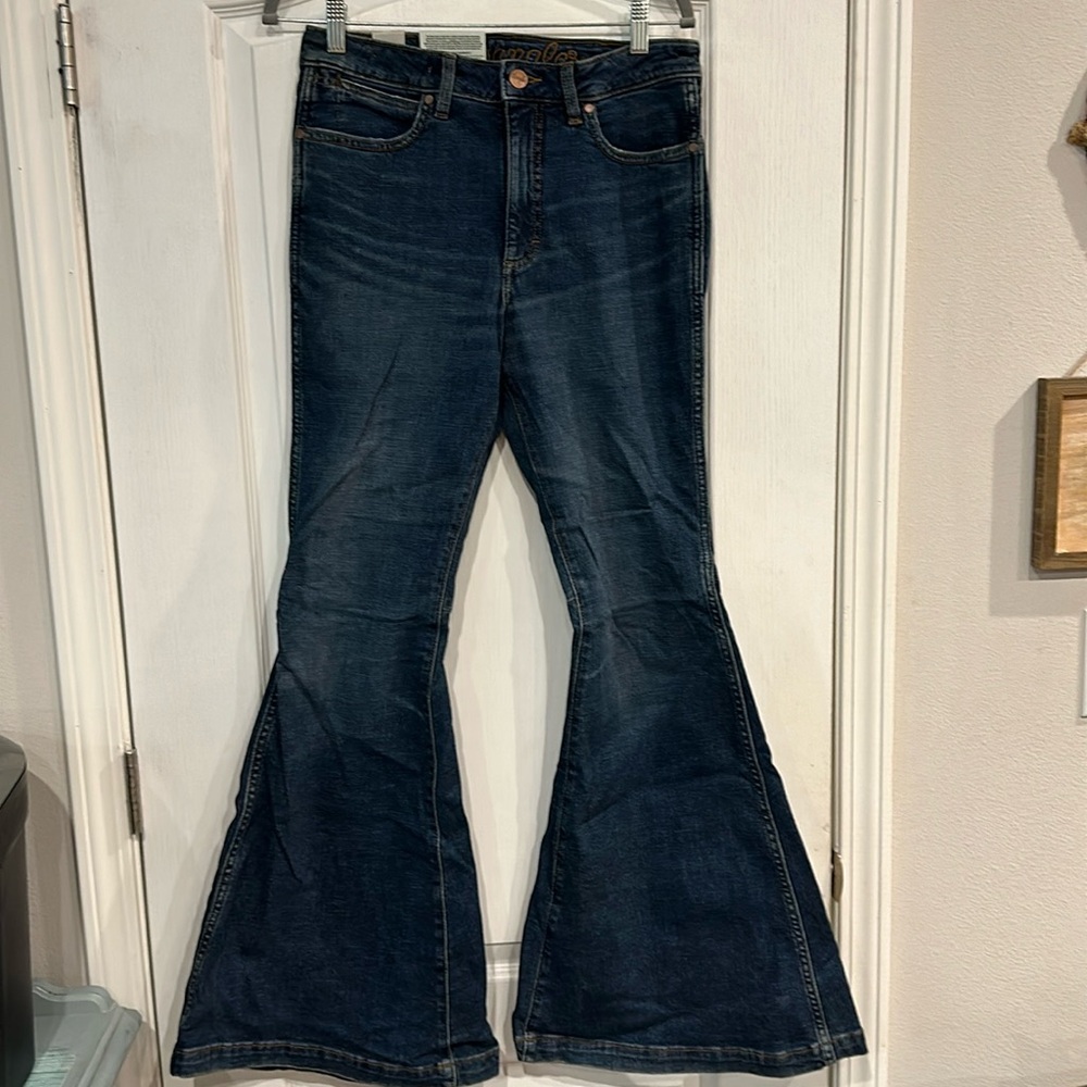WRANGLER RETRO WOMEN'S MEDIUM WASH HIGH RISE JANA FLARE JEANS